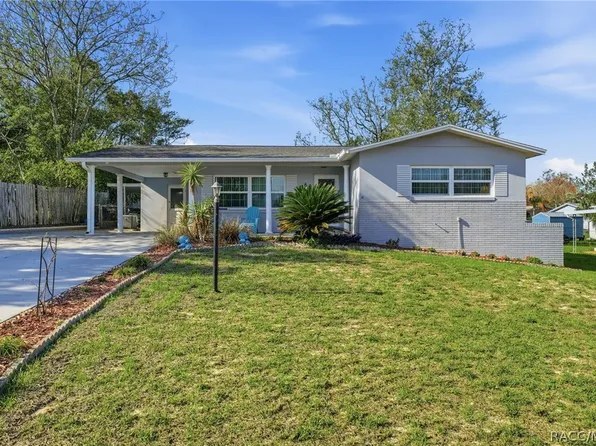 6 Oak Hollow Dr, Beverly Hills, FL 34465