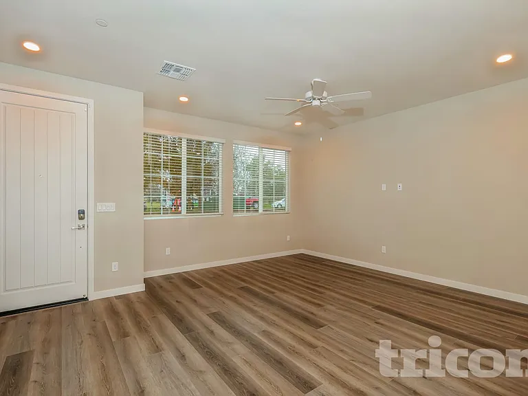 10571 Vina Ct — Photo 2