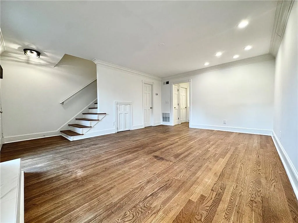 1 bed, 1.5 bath, 1026 sqft, $1,600 — Photo 2