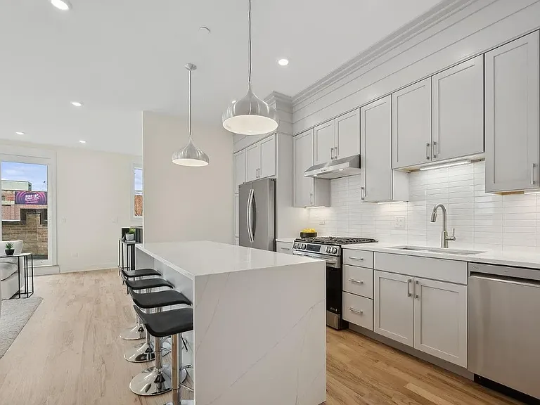 3615 N Wilton Ave #PENTHOUSE — Photo 3
