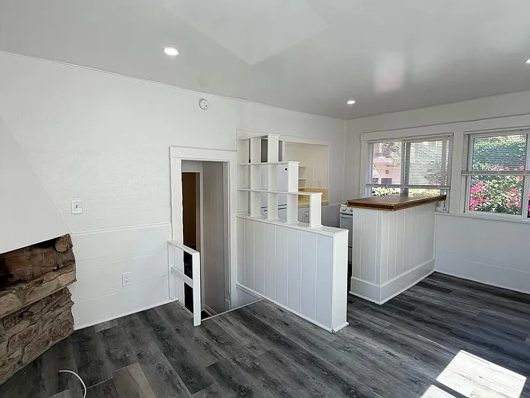 2032 Vista Del Mar St #5 — Photo 4