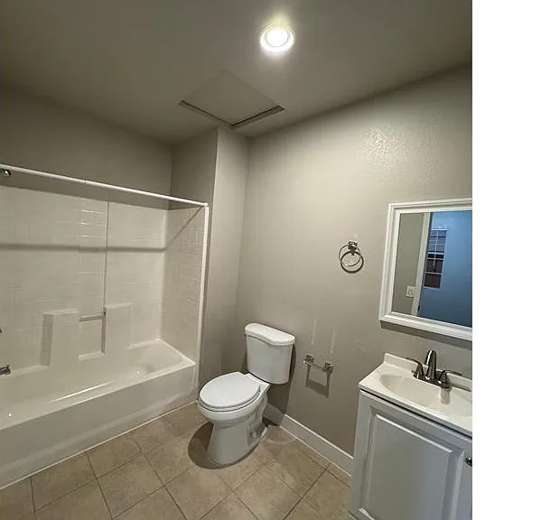928 W 83rd St #1 — Photo 3