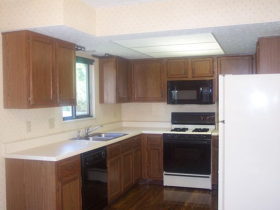 2nd image of 8405 Cliffthorne Way
