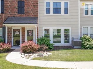 11603 Tomahawk Creek Pkwy APT B, Leawood, KS 66211