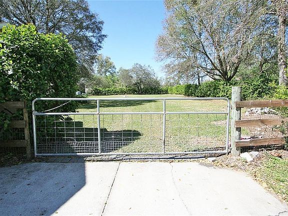 5th image of 32627 Windy Oak St