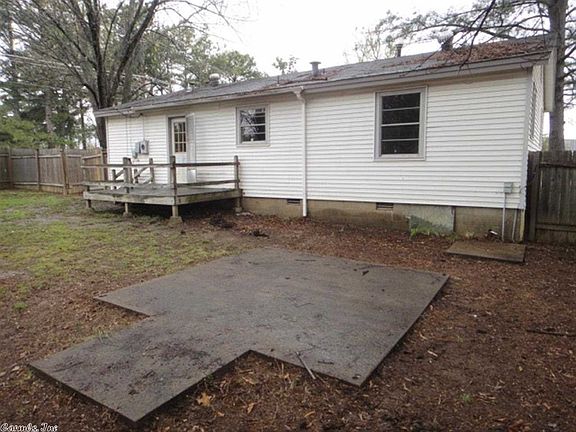 5th image of 213 Chrisp Ave