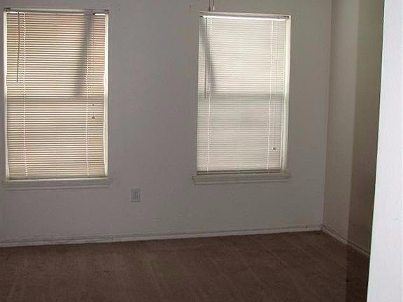 4th image of 606 N Englewood Ave