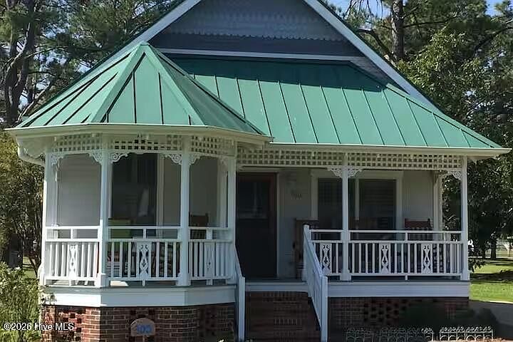 1st image of 305 Vandemere Street