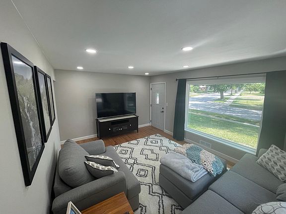 5th image of 1540 N Bel Ayr Dr