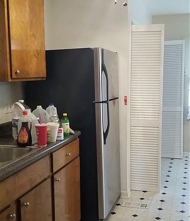 3rd image of 1016 Fontana St