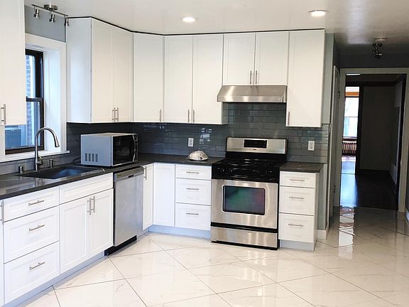 3rd image of 5228 W Montrose Ave