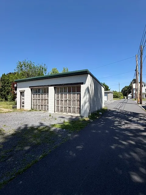 36-38 North Railroad St - Garage — Photo 1