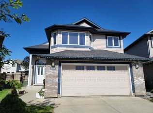 8218 Shaske Pl NW, Edmonton, AB T6R 3V9