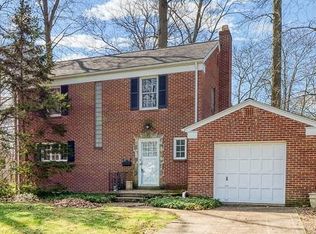 28301 W Oviatt Rd, Bay Village, OH 44140