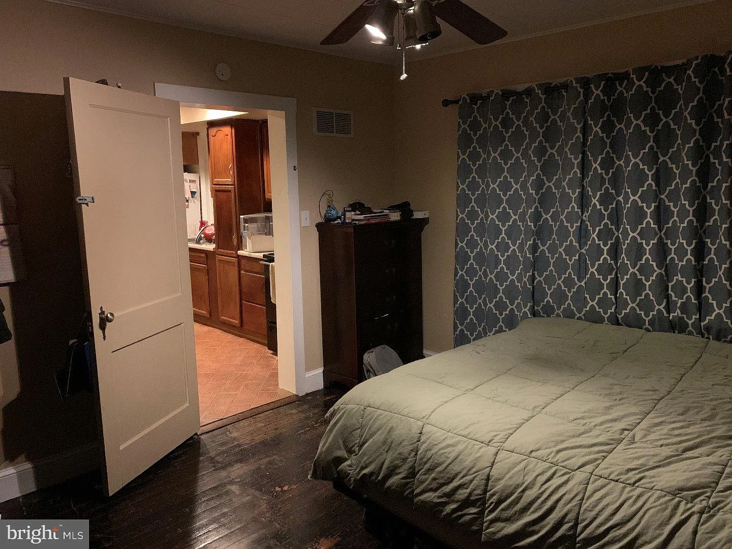 2 bed, 1061 sqft, $1,800 — Photo 4