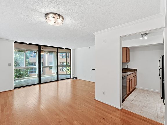 3rd image of 1024 N Utah St APT 324