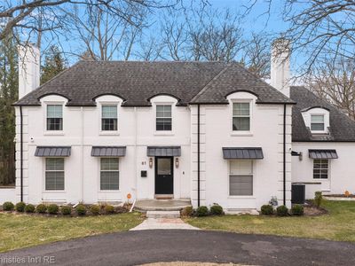 61 Lochmoor Blvd, Grosse Pointe Shores, MI, 48236