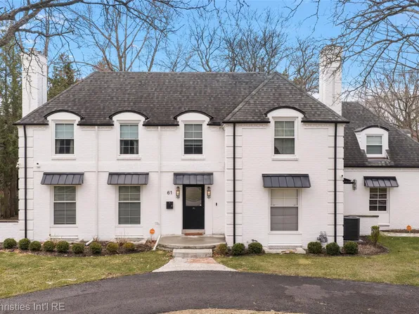61 Lochmoor Blvd, Grosse Pointe Shores, MI 48236