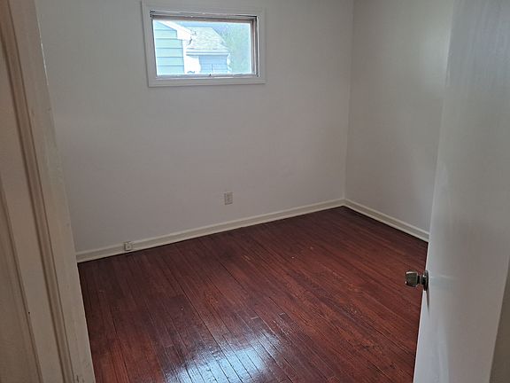 4th image of 4619 Wabash Ave