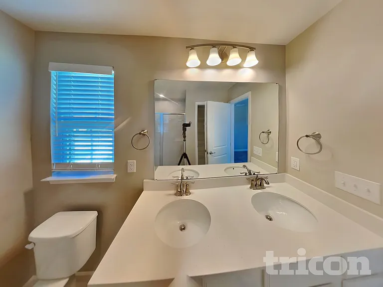 833 Dean Dr — Photo 8