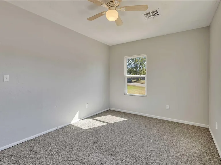 2000 N Douglas Blvd — Photo 23