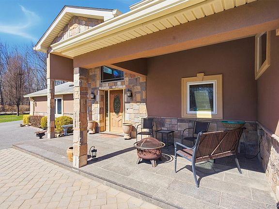 5th image of 801 Albany Post Rd