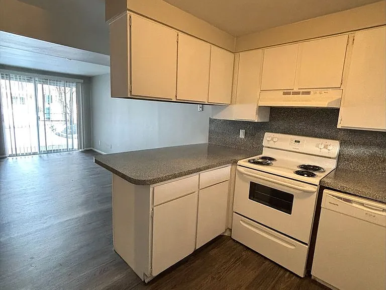Eastridge — Photo 15