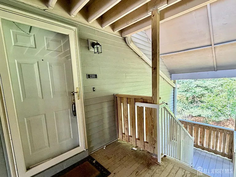 2310 Ravens Crest Dr — Photo 25