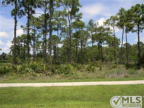 Build Your Dream Home On This Lovely Wooded 1 Acre Estate Home Site!