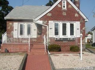 2358 Babylon St, Wantagh, NY 11793