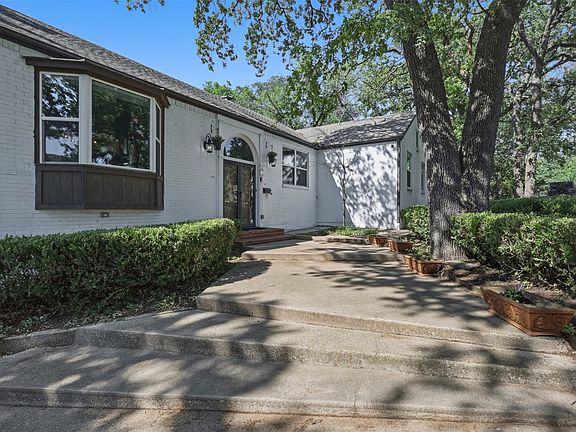 3rd image of 2112 Coral Dr