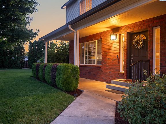 3rd image of 4502 Victoria Ct