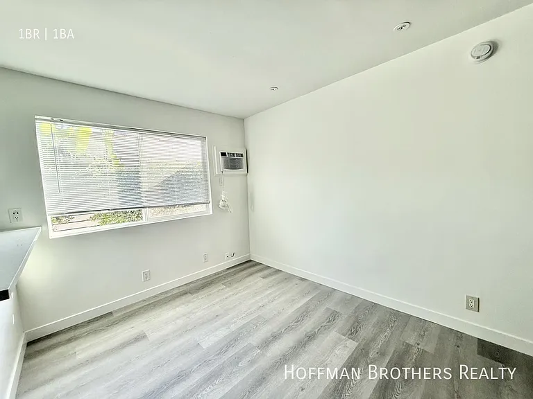 1315 N June St #117 — Photo 12