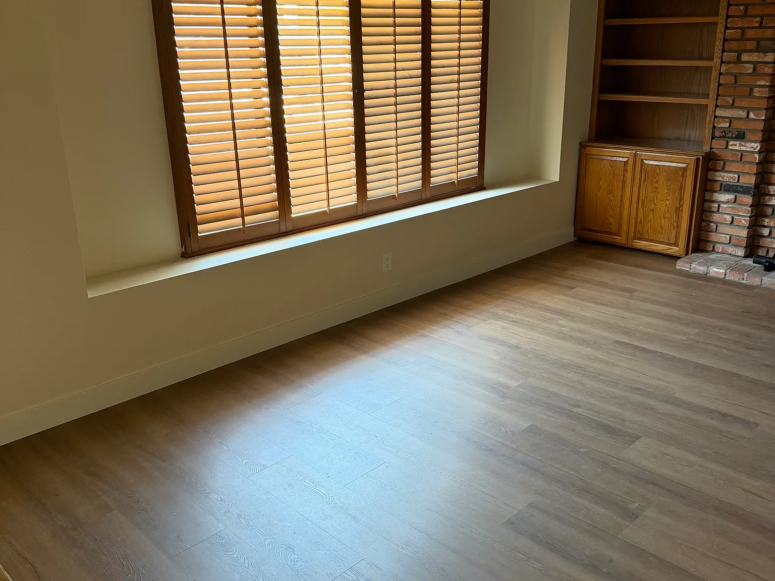 4 bed, 1359 sqft, $4,300 — Photo 2