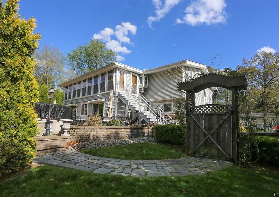 1st image of 22 Dorchester Dr