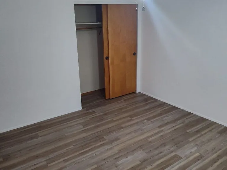 1670 Fairmount Dr — Photo 4
