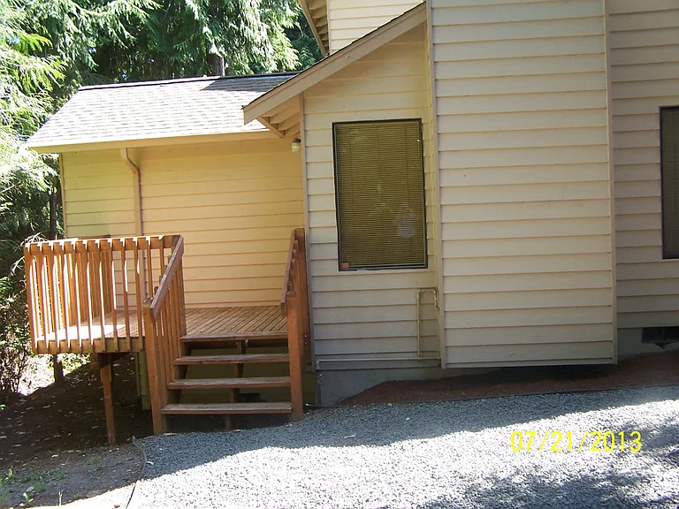 5842 Sunrise Ter NE — Photo 5