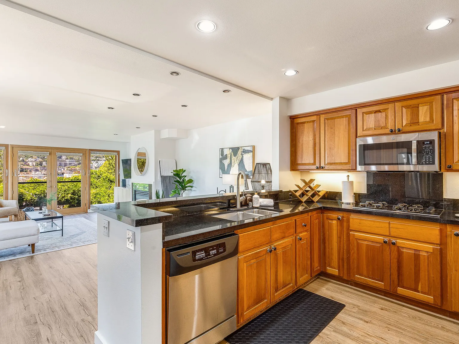 2 bed, 1800 sqft, $5,500 — Photo 4