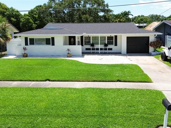 689 Gershwin Dr, Largo, FL 33771