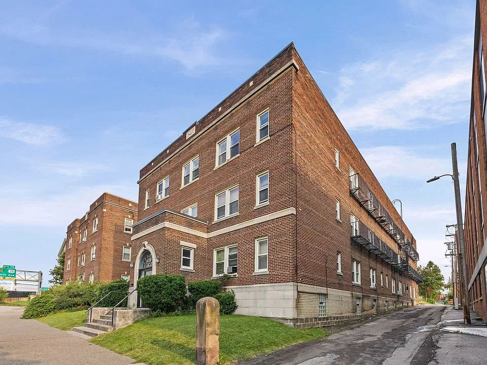 49 Troup St