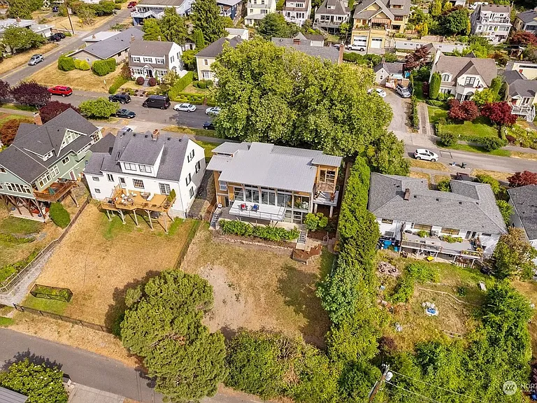 222 S Forest St — Photo 5