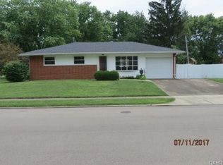 999 Buckskin Trl, Xenia, OH 45385