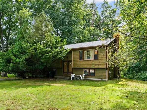 18 White Rock Rd, Coventry, RI 02816