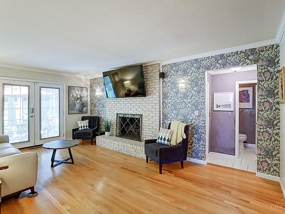 4th image of 821 Weymouth Ct