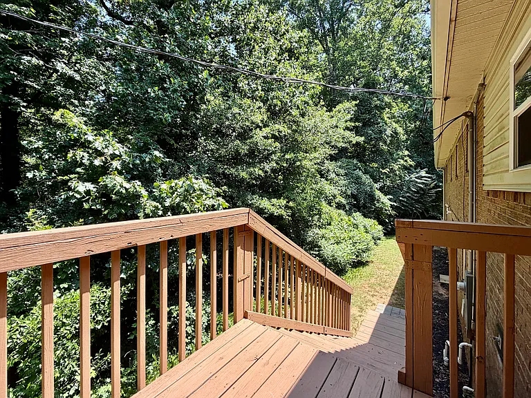 109 James Dr — Photo 3