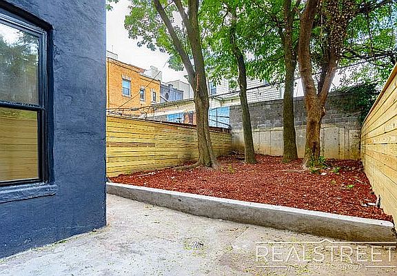 3rd image of 246 Vernon Ave APT 1C