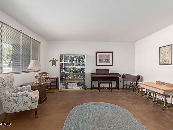 4th image of 7821 N 32ND Drive