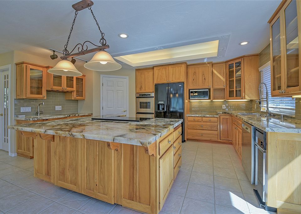 1st image of 2631 Loma Vista Dr