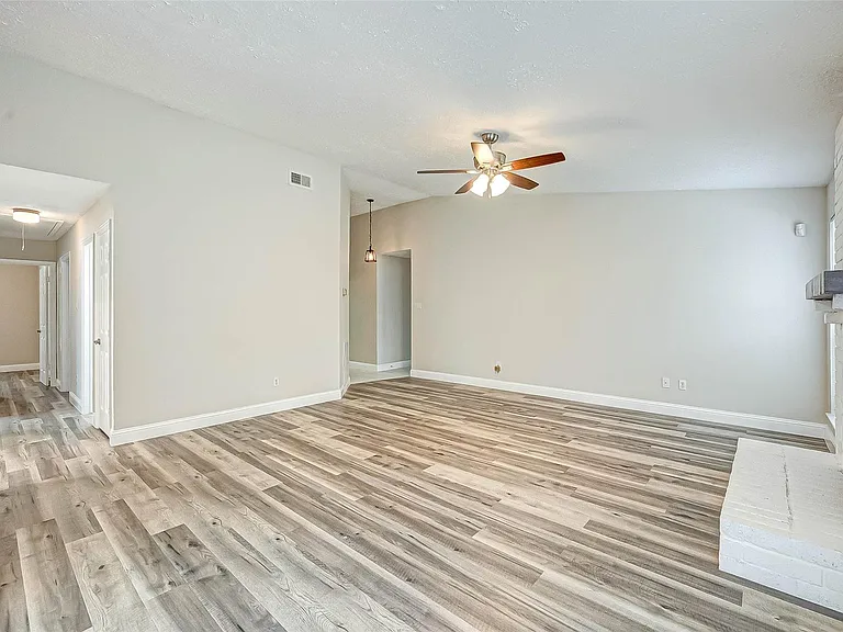 6802 Glenray Dr — Photo 9