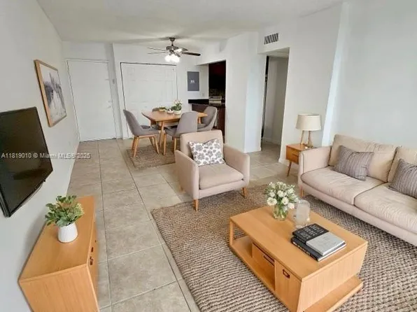 816 NW 87th Ave APT 406, Miami, FL 33172